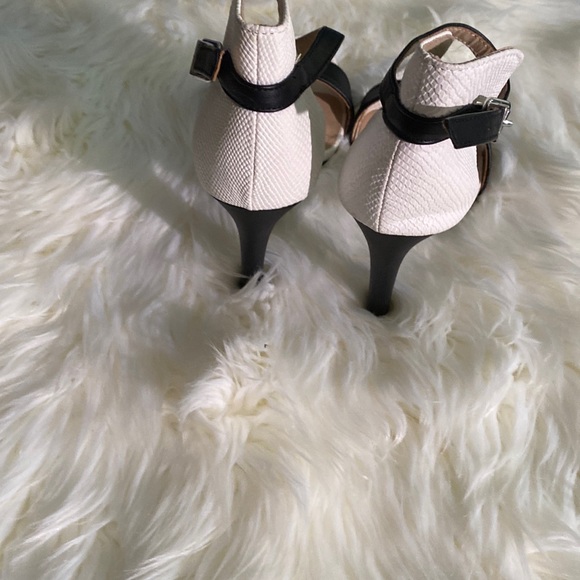 HEELED DRESS SANDALS WITH ANKlE STRAPS SIZE 10 NWOT - Picture 5 of 8